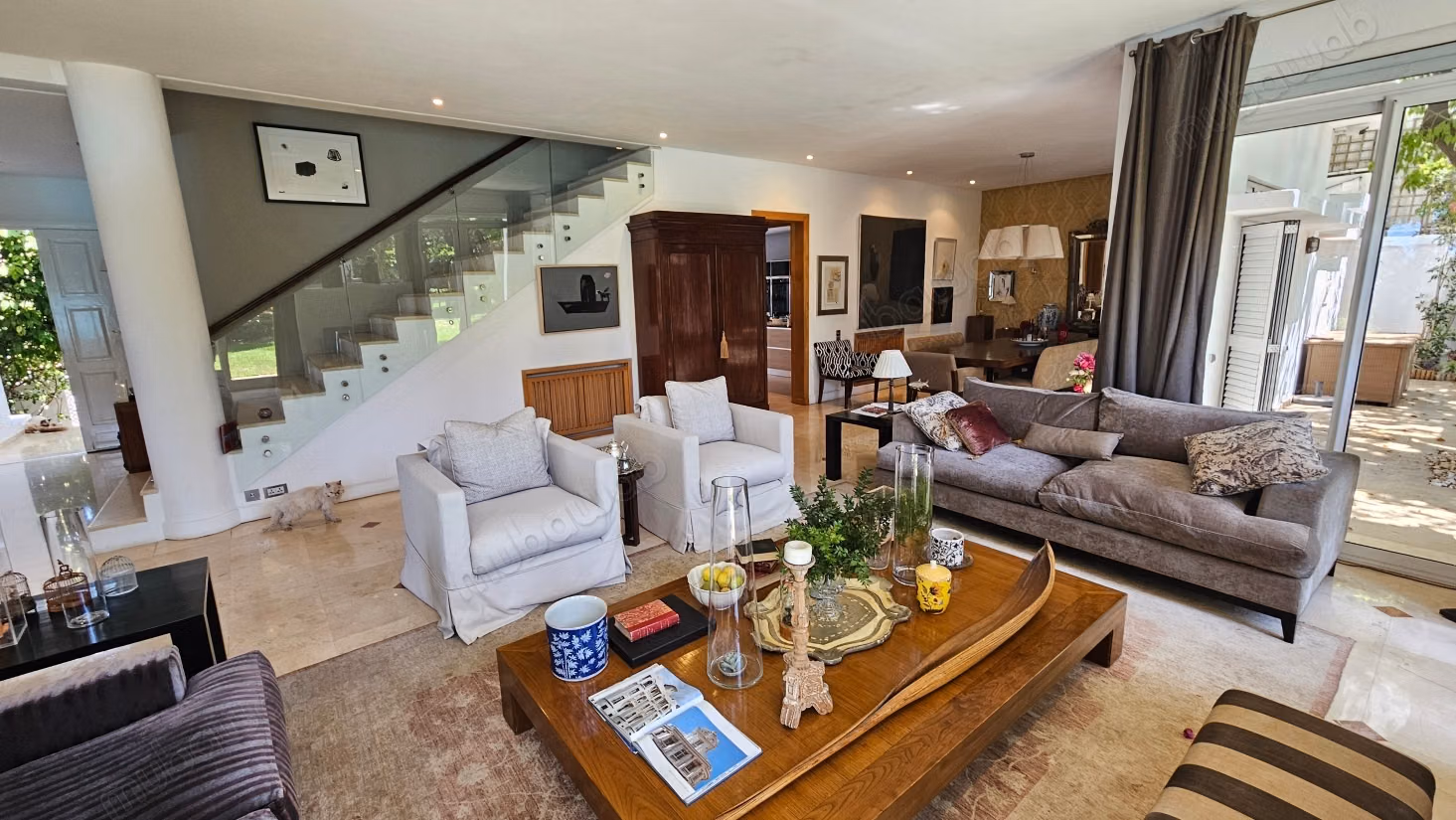 Villa premium 5CH avec beau jardin et grande piscine