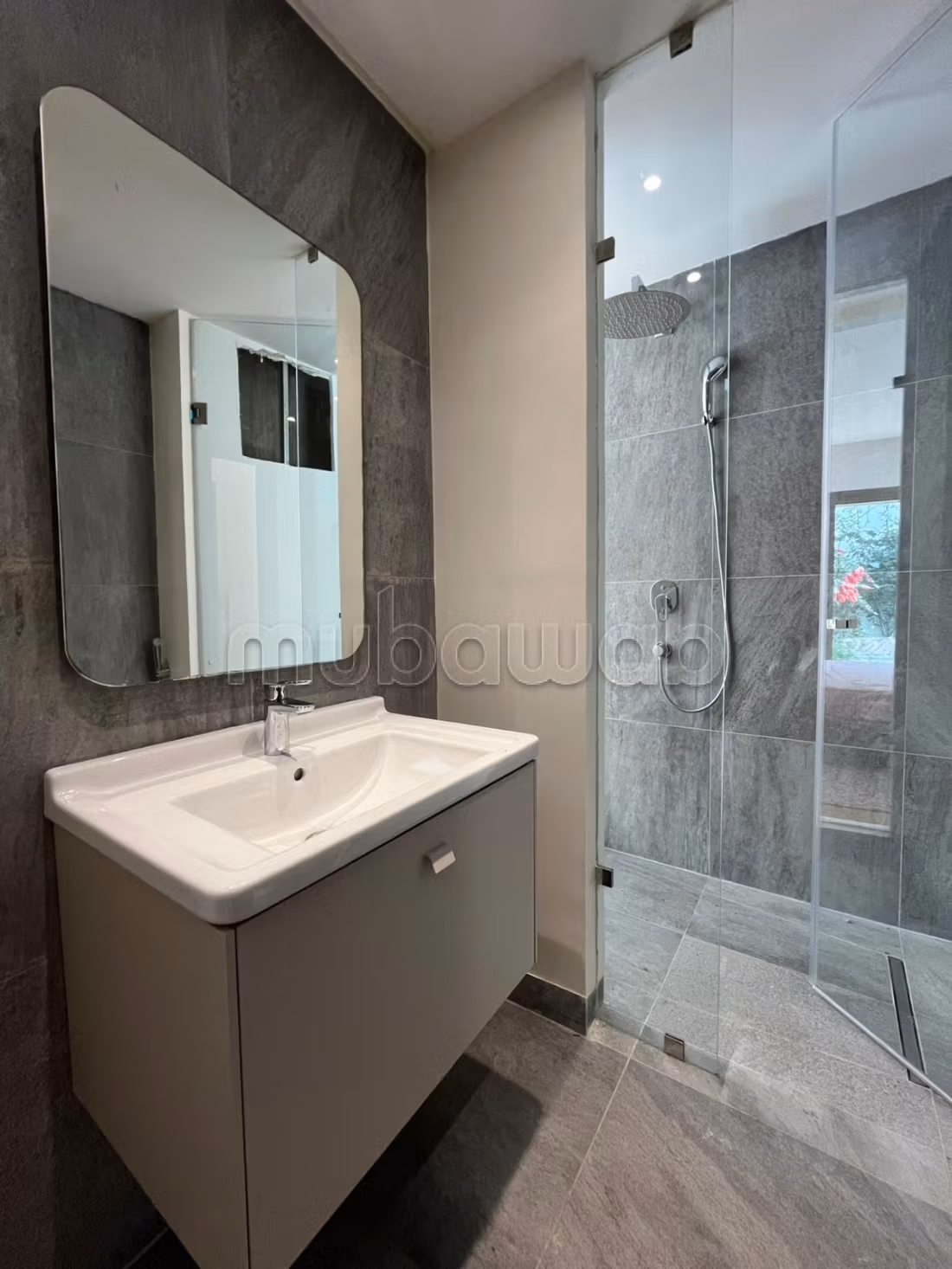 Great apartment for rent in Gammarth Supérieur. Small area 200 m². Caretaker and swimming pool