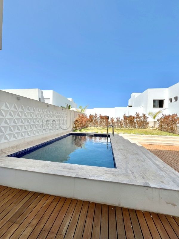 A louer: S2 richement meublé avec piscine