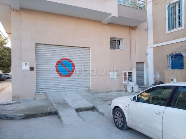 Offices & shops to rent in Le Kram. Area of 200 m²