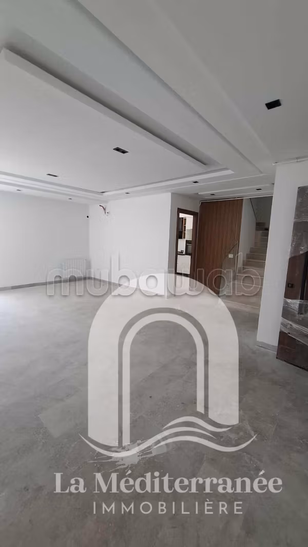 Acquista casa a Megrine Coteau. 3 belle camere da letto. Garage privato