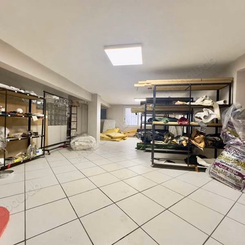 Local commercial à Louer de 210.0 m² à Casablanca, Hopitaux