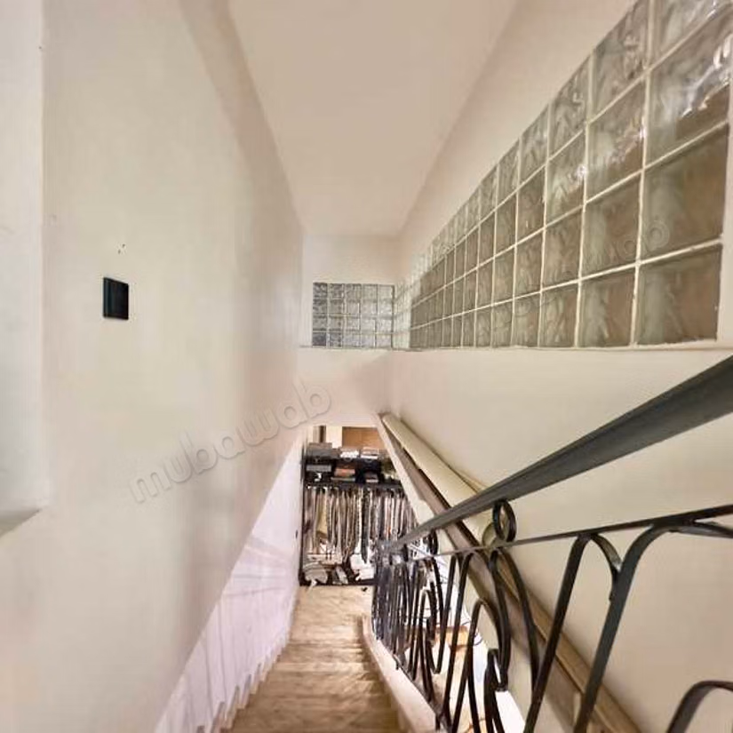 Local commercial à Louer de 210.0 m² à Casablanca, Hopitaux
