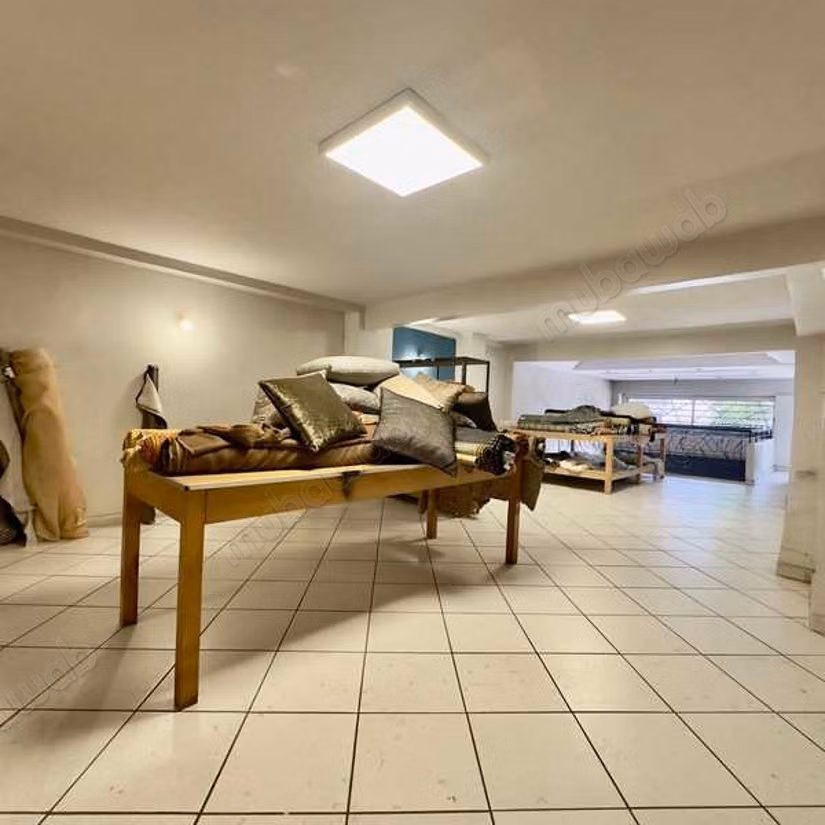Local commercial à Louer de 210.0 m² à Casablanca, Hopitaux