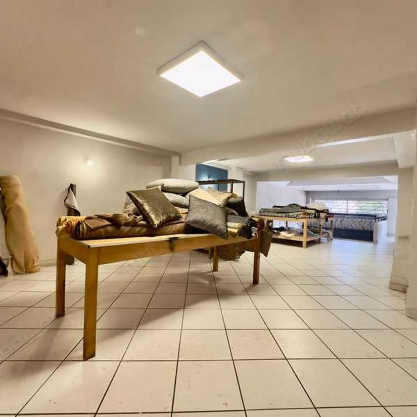 Local commercial à Louer de 210.0 m² à Casablanca, Hopitaux