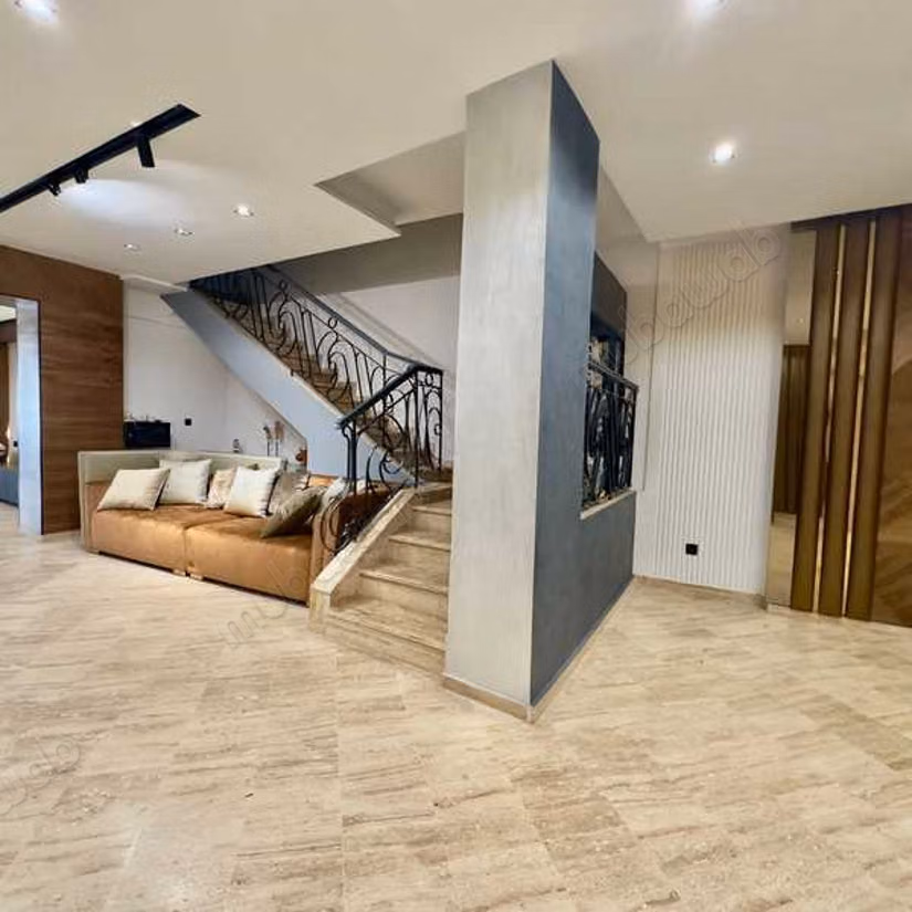 Local commercial à Louer de 210.0 m² à Casablanca, Hopitaux