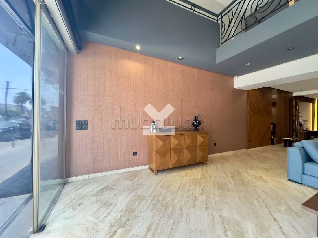 Offices & shops to rent in Les Hôpitaux. Total area 210 m². Car park