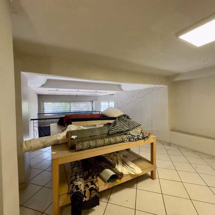 Local commercial à Louer de 210.0 m² à Casablanca, Hopitaux