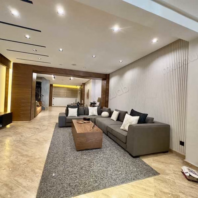 Local commercial à Louer de 210.0 m² à Casablanca, Hopitaux