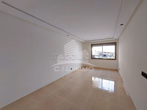 2 Studios à louer vide à Maarif