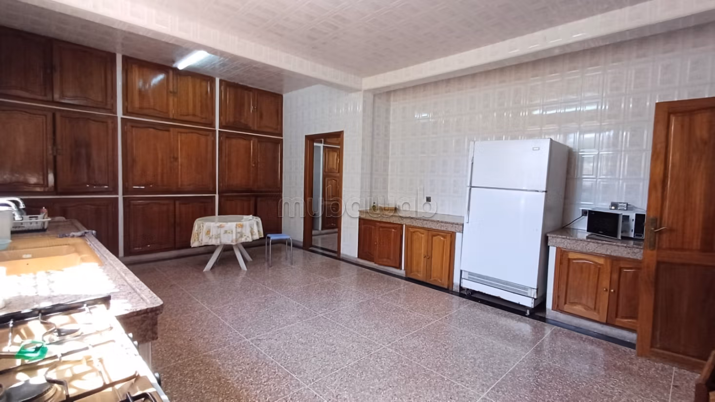 Suntuosa casa en venta en Hermitage. Dimensión 466 m². Terraza y jardin