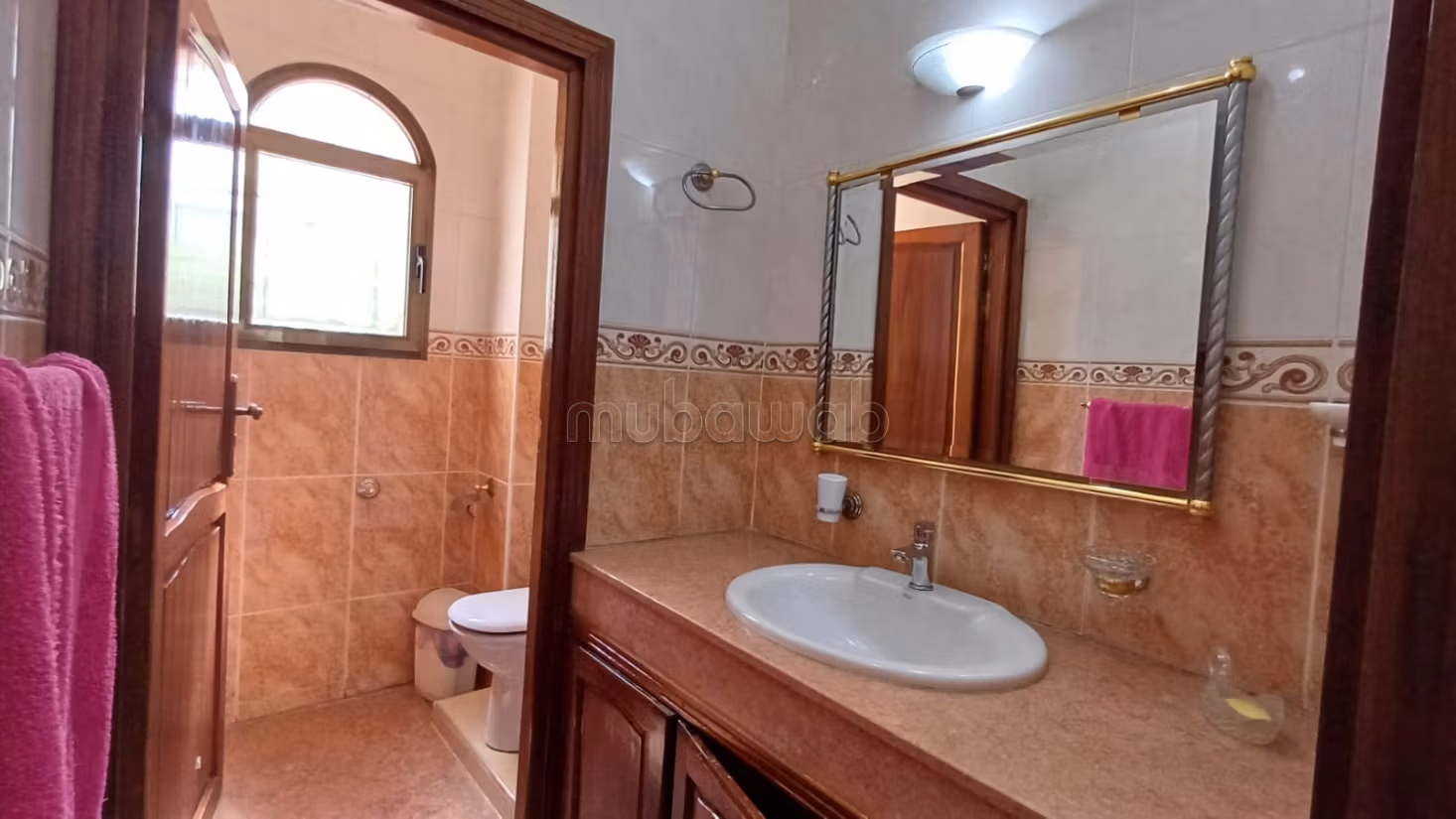 Suntuosa casa en venta en Hermitage. Dimensión 466 m². Terraza y jardin