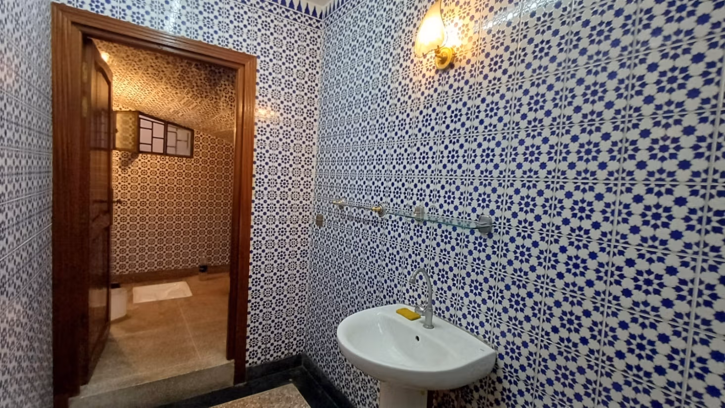 Suntuosa casa en venta en Hermitage. Dimensión 466 m². Terraza y jardin