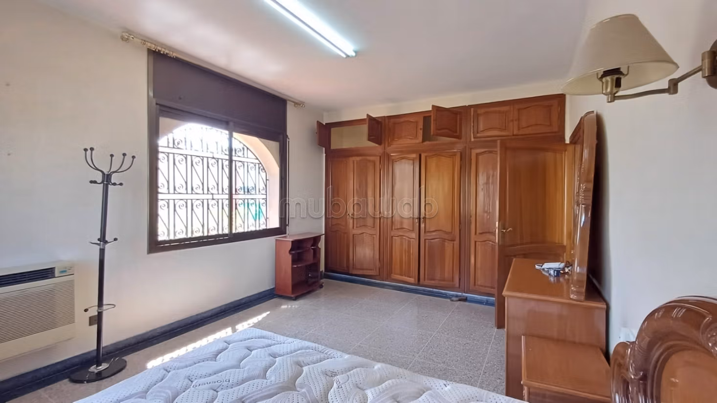 Suntuosa casa en venta en Hermitage. Dimensión 466 m². Terraza y jardin