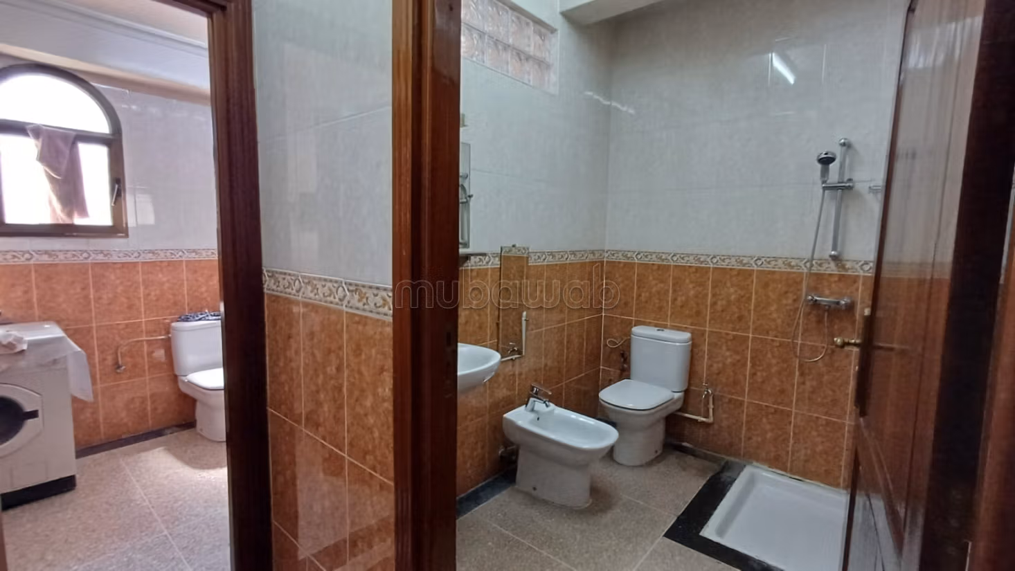 Suntuosa casa en venta en Hermitage. Dimensión 466 m². Terraza y jardin
