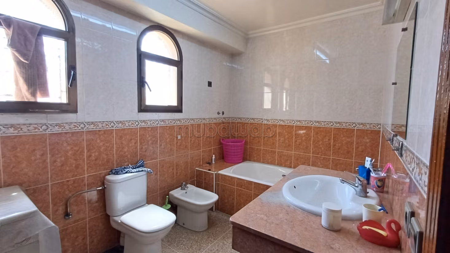 Suntuosa casa en venta en Hermitage. Dimensión 466 m². Terraza y jardin