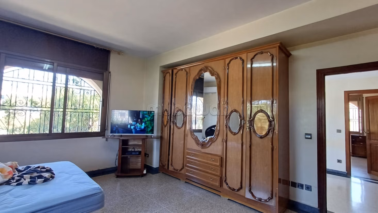 Suntuosa casa en venta en Hermitage. Dimensión 466 m². Terraza y jardin