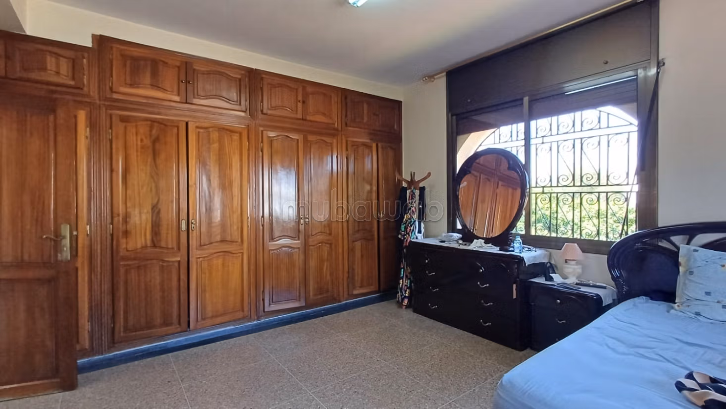 Suntuosa casa en venta en Hermitage. Dimensión 466 m². Terraza y jardin