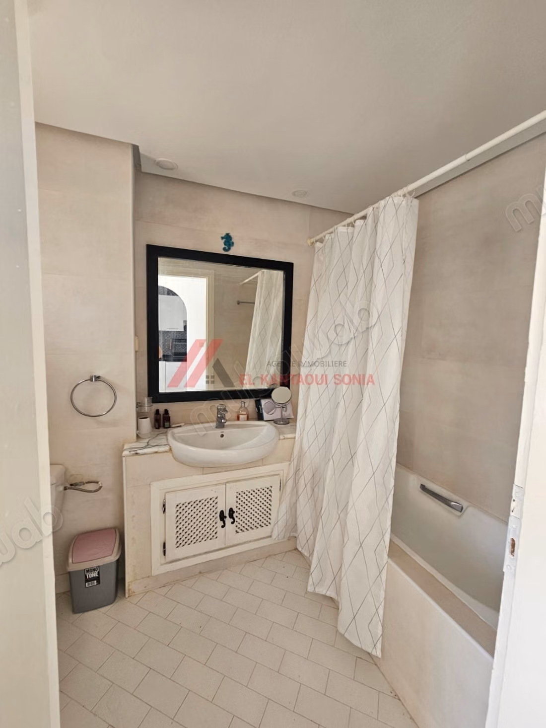 Fabulous apartment for sale in Cité de la Plage. Dimension 36 m². Air conditioning