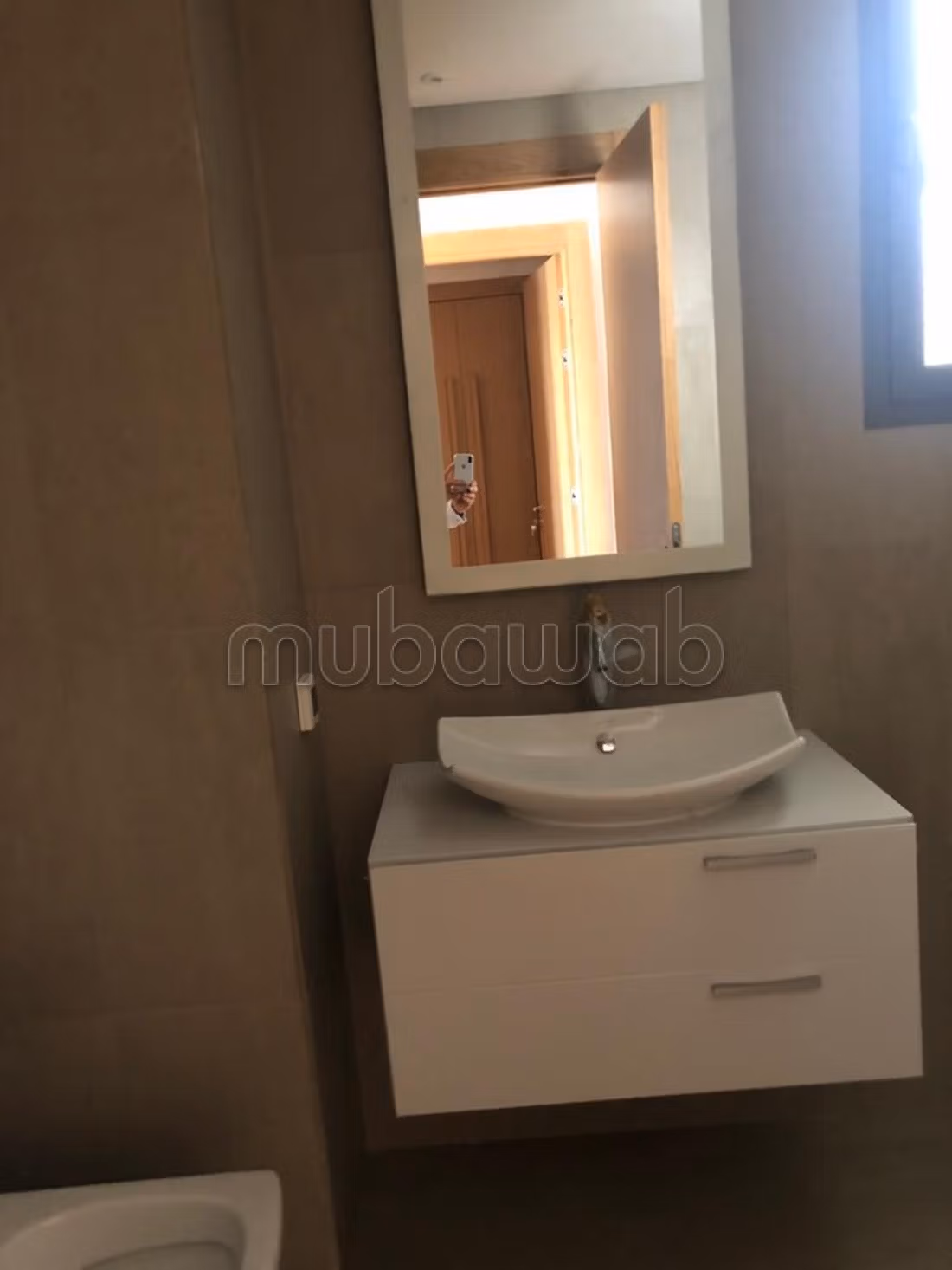 Appartement en location à Casablanca Marina. 
2 chambres. 
Meublé
