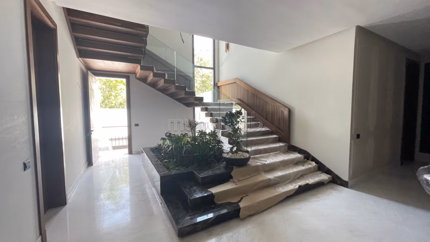 Vente villa de luxe à Souissi. 5 chambres. Fenêtres double vitrage et chauffage central