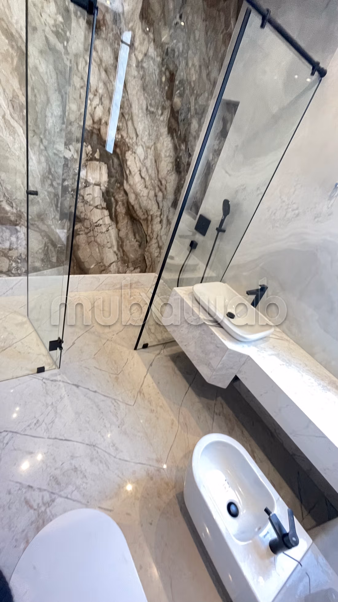 Vente villa de luxe à Souissi. 5 chambres. Fenêtres double vitrage et chauffage central