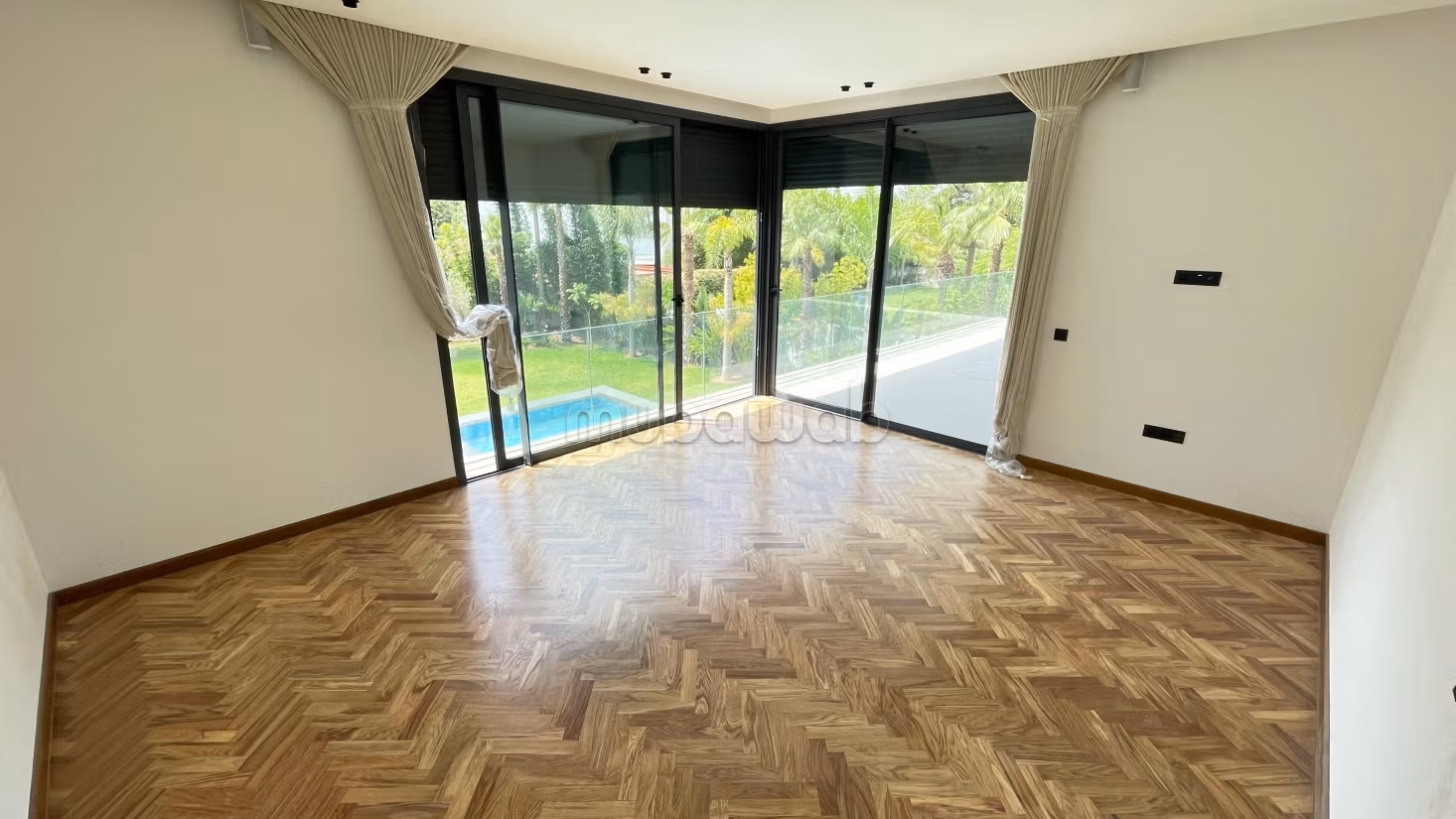 Vente villa de luxe à Souissi. 5 chambres. Fenêtres double vitrage et chauffage central