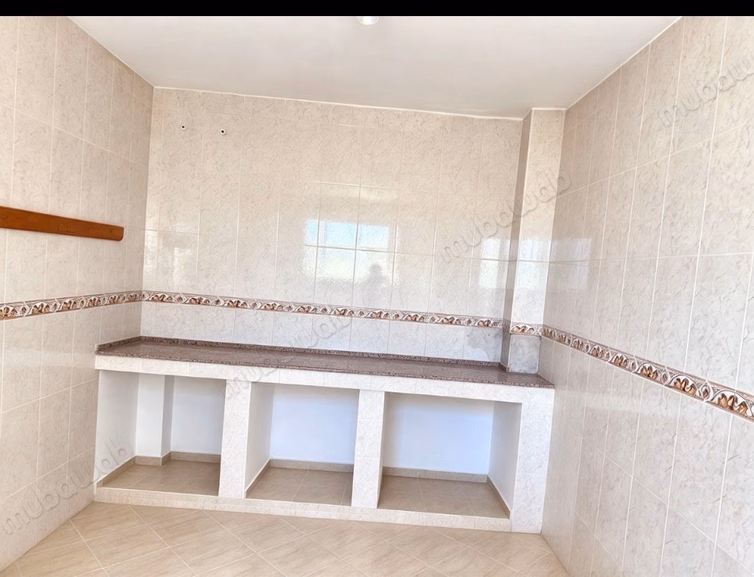 Casa en venta en Manar. 5 habitaciones. Salón marroquí amueblado, residencia cerrada