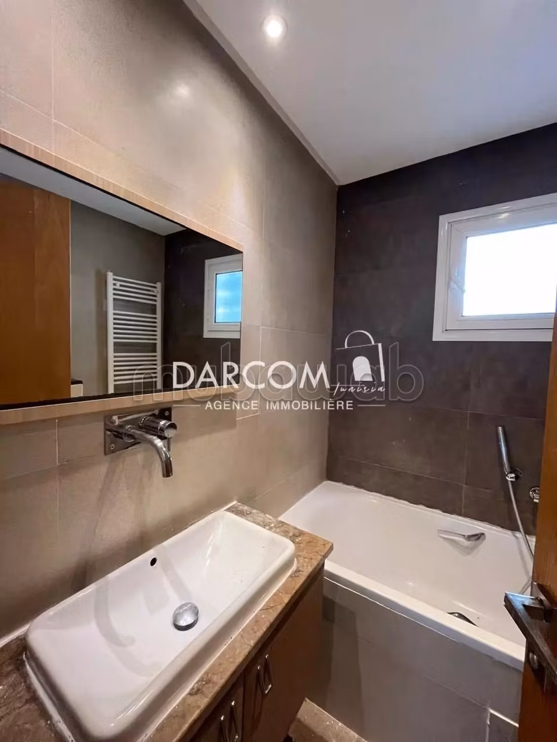 À louer s2 de 153,25 m² aux Jardins de Carthage