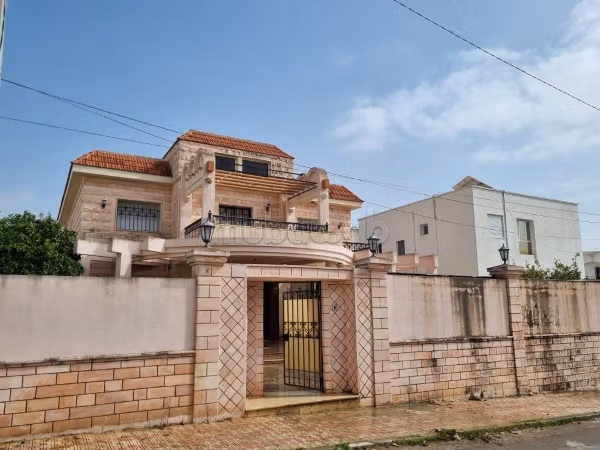 0% commission/ A vendre une villa à Menzah 7