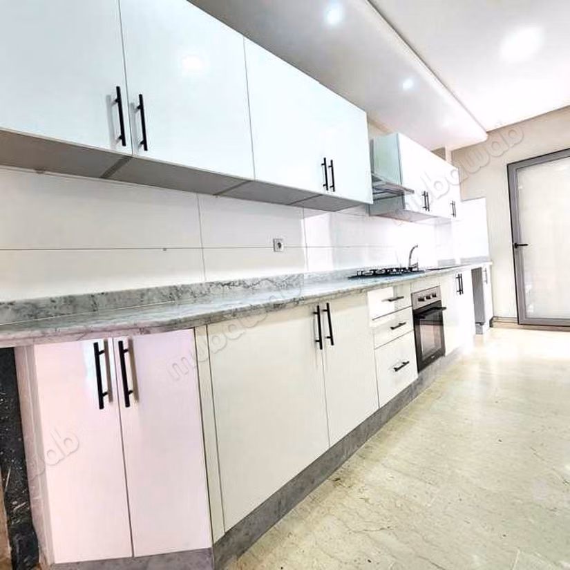 Sale of a lovely apartment in Les Hôpitaux. Dimension 129 m². Carpark and elevator