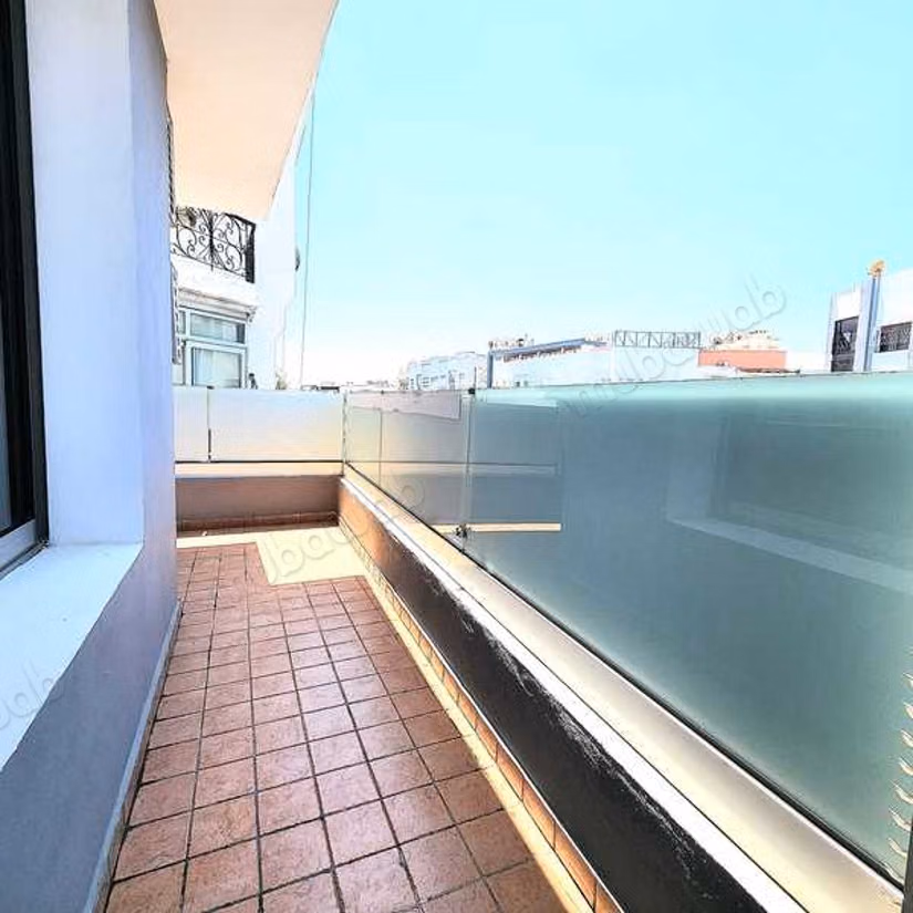 Sale of a lovely apartment in Les Hôpitaux. Dimension 129 m². Carpark and elevator