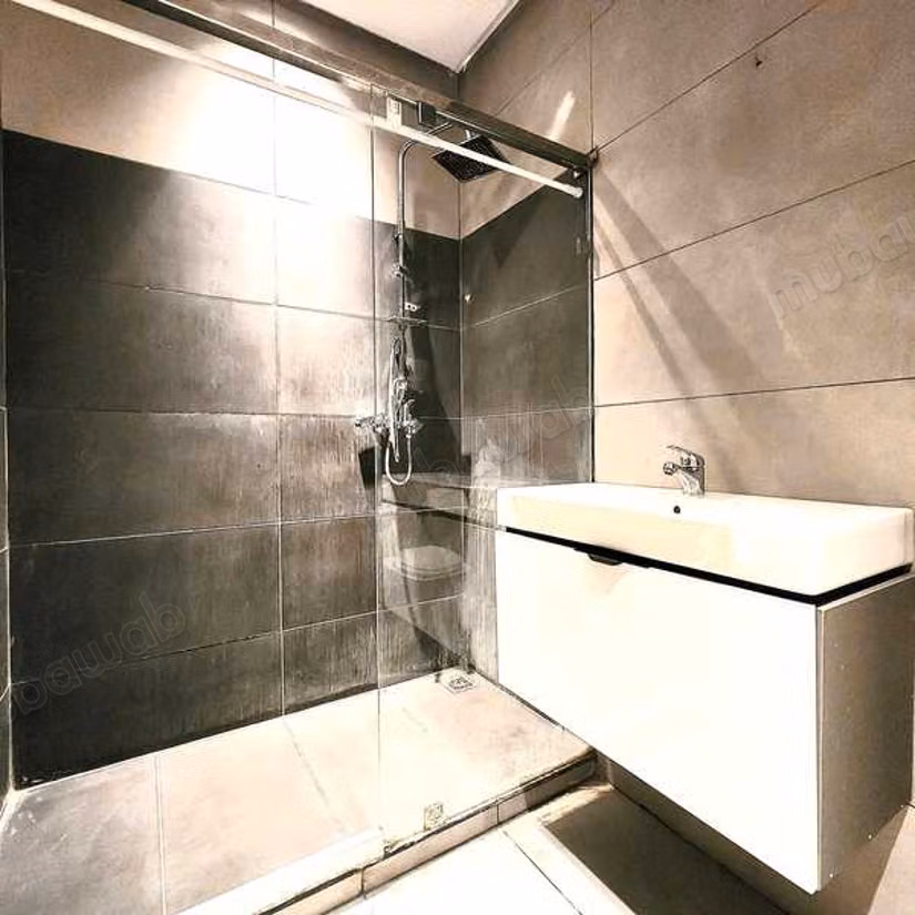 Sale of a lovely apartment in Les Hôpitaux. Dimension 129 m². Carpark and elevator