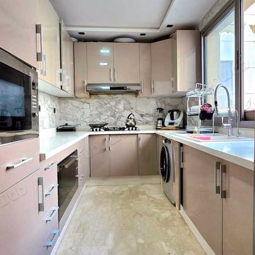Apartment to purchase in Maârif Extension. 5 large living areas. Lift and garage