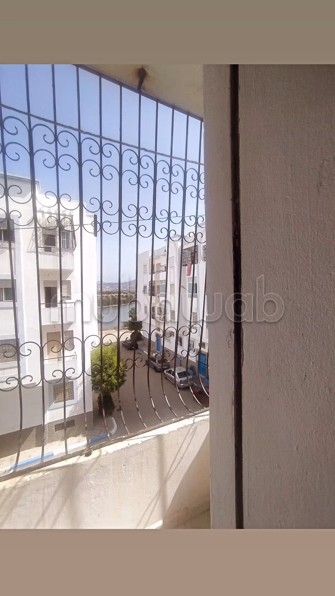 House to buy. 4 rooms. General satellite dish system, On site security