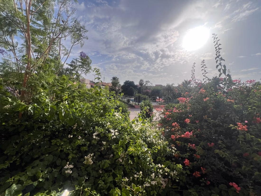 Location villa de luxe à Hay Targa. Superficie 200 m². Système de parabole et résidence sécurisée