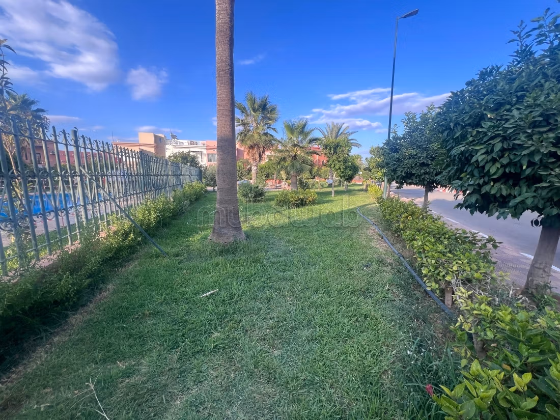 Location villa de luxe à Hay Targa. Superficie 200 m². Système de parabole et résidence sécurisée