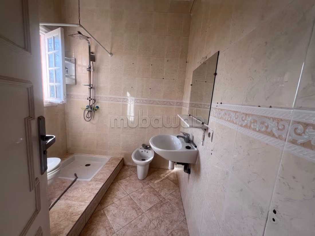 Location villa de luxe à Hay Targa. Superficie 200 m². Système de parabole et résidence sécurisée