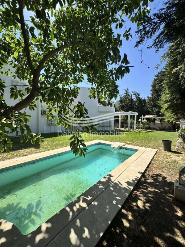 A vendre Villa avec piscine à Kantaoui sousse