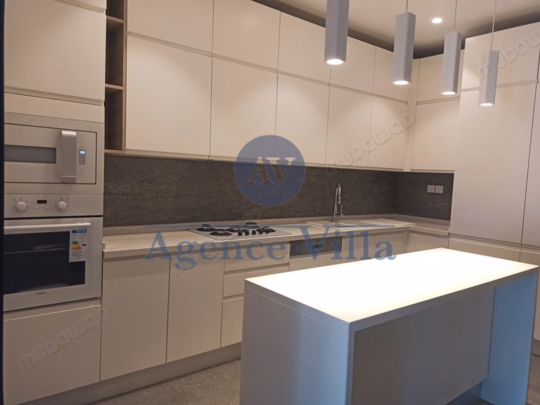 Une villa à la soukra avec piscine