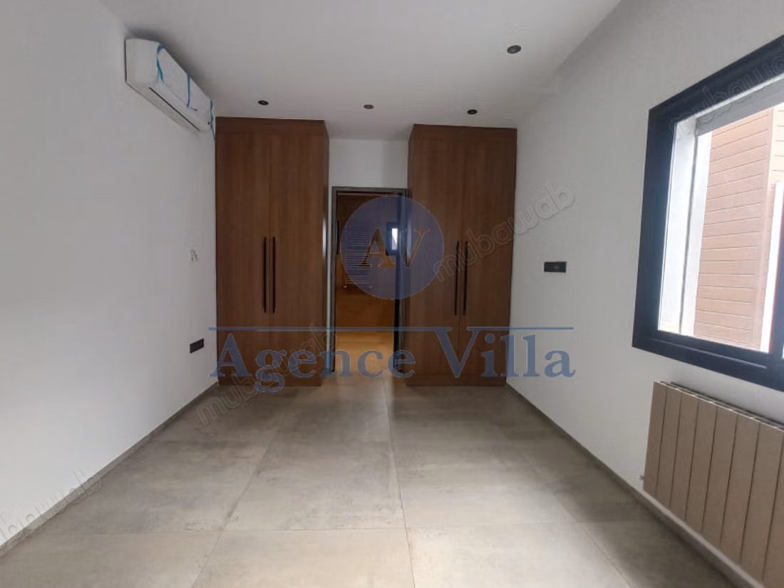 Une villa à la soukra avec piscine