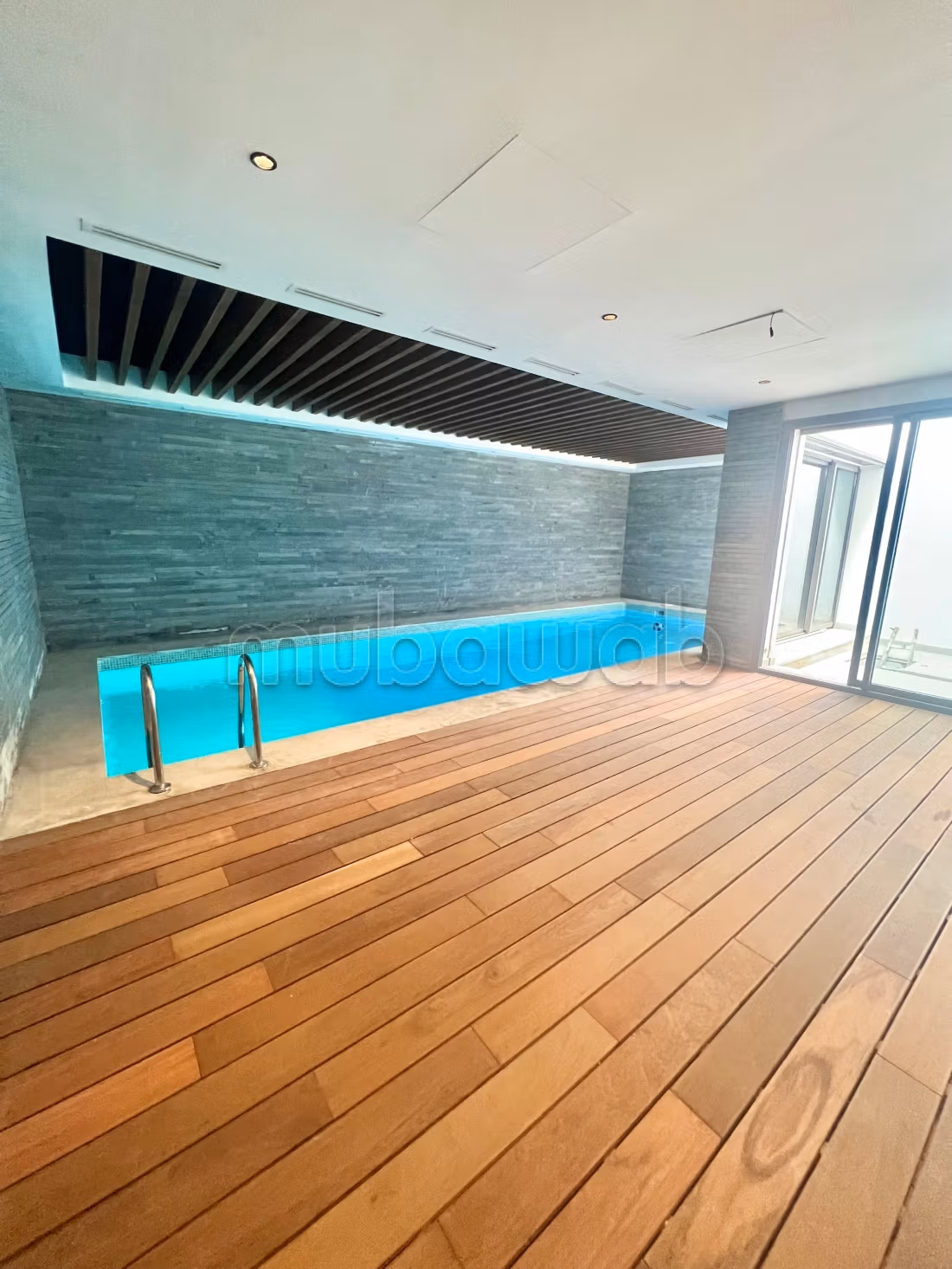 Magnificent villa for rent in Ain Diab. 7 large living areas. Fireplace and caretaker