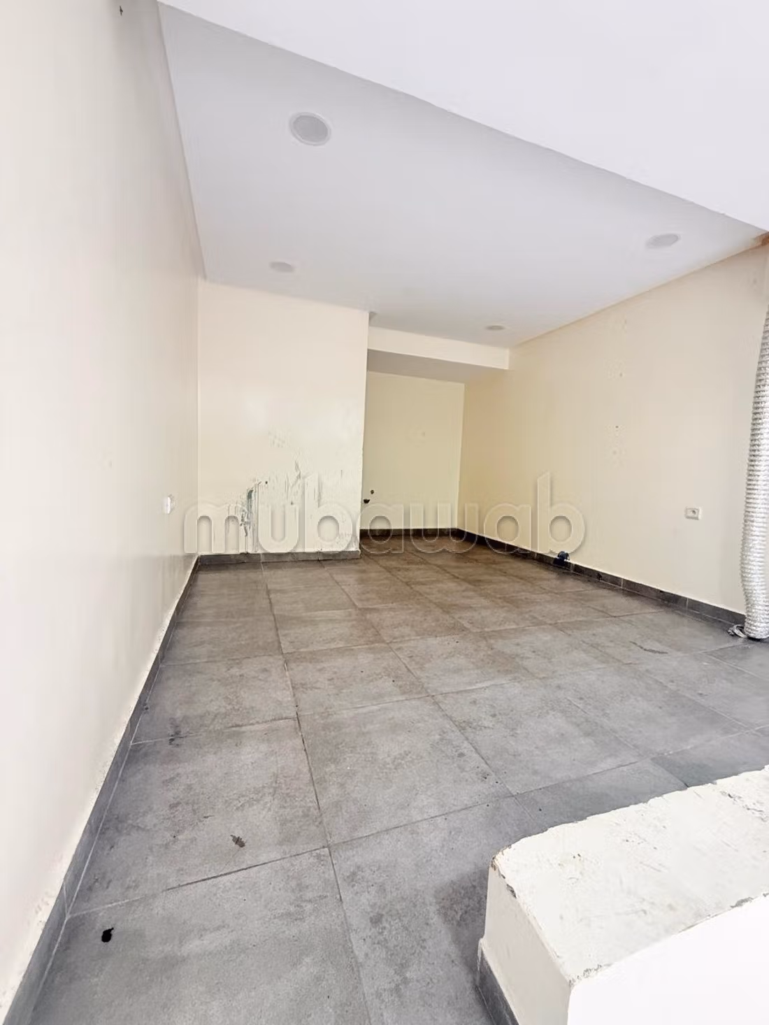 Te huur: commercieel vastgoed in Les princesses. Oppervlakte 45 m²