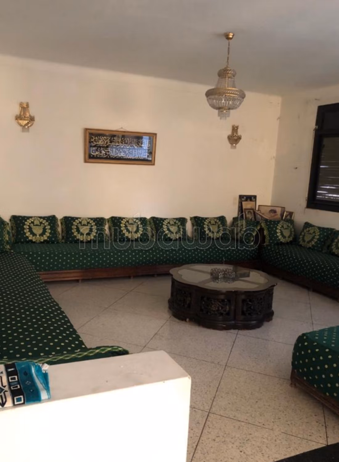 Villa ensoleillée de 400 m² à vendre à Mabella