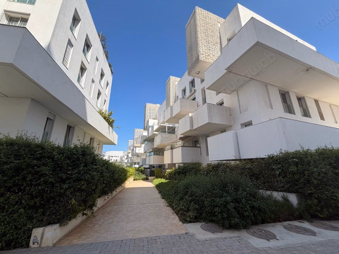 Louez cet appartement à Casablanca Finance City. Superficie...