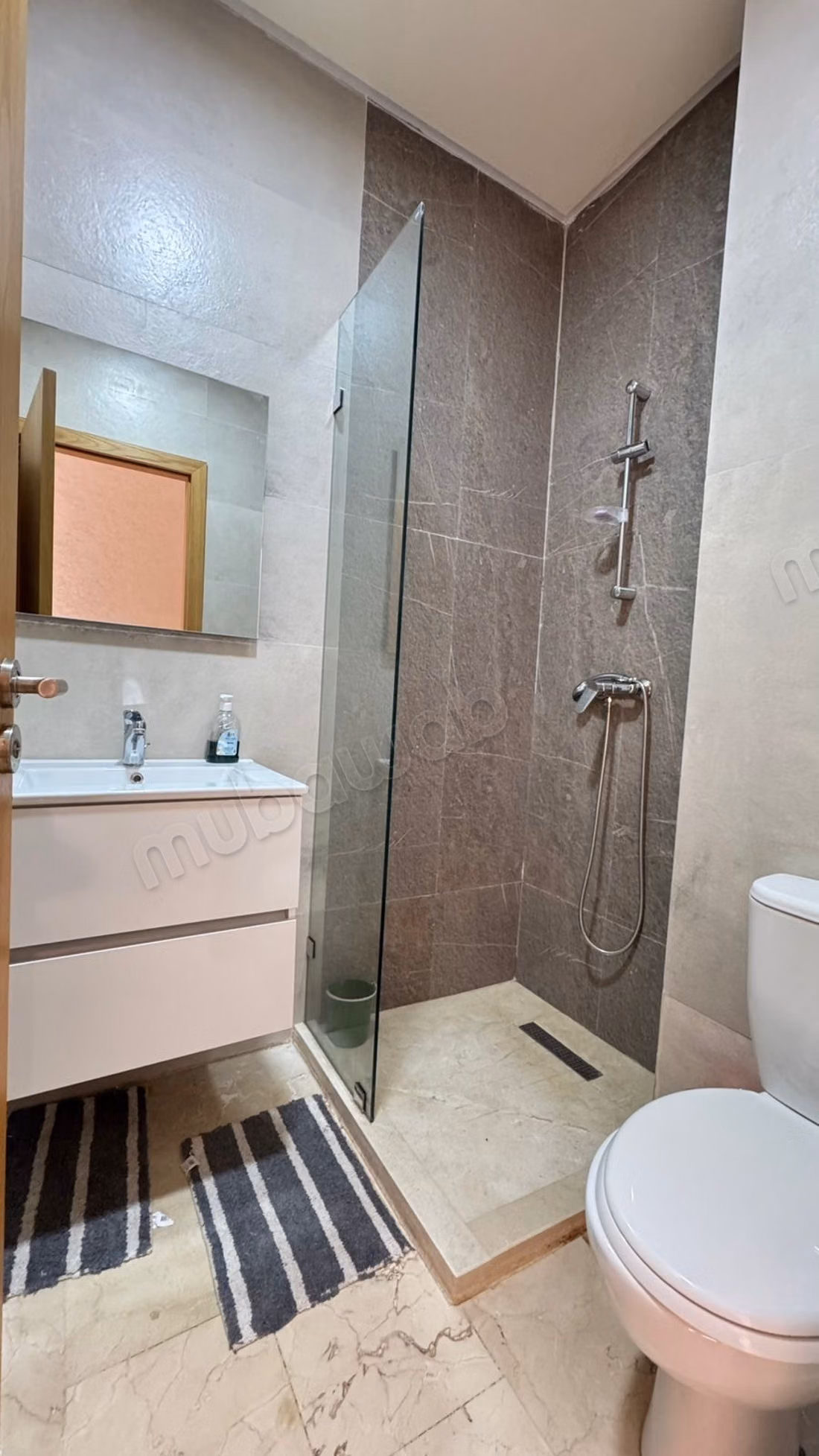 Bonito piso en venta en Route Amizmiz. 2 bonitas habitaciones. Con Ascensor, balcón
