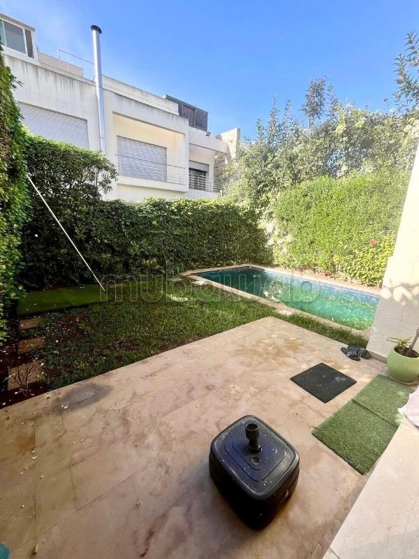 A Dar BouaazaDans une résidence fermée