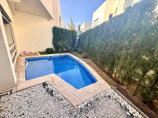 Dar Bouazza Villa à Vendre de 4 Chambres avec une piscine résidence sécurisée