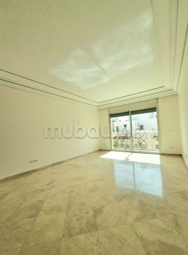 Piso en alquiler en Casablanca Finance City. 3 habitaciones grandes. Bien decorado