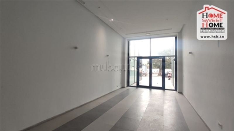 Comodo ufficio in affitto a La Soukra. Superficie 149 m². Posto auto